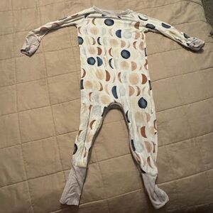 Baby Luna Neutral Crescent Zippy - size 6-12 month in pattern Luncq Neutral